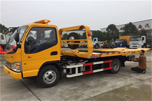 尧都哪里有拖车服务